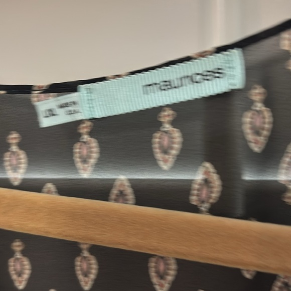 Beautiful sheer vest with a new Cream tank top - Picture 6 of 8